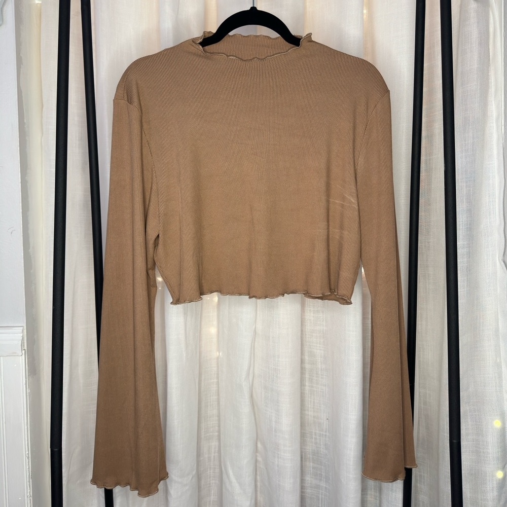 Cropped wide arm long sleeve top
